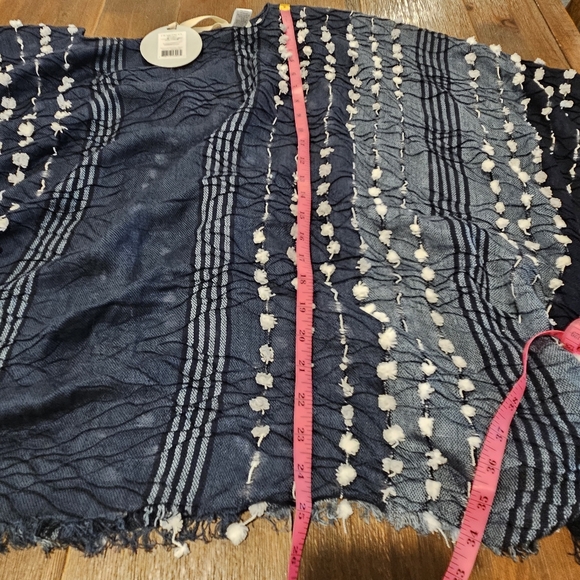 Demdaco NWT Women's Textured Pashima Shawl Poncho, Navy & White, One Size - Picture 11 of 11